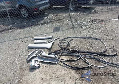 2013 Toyota Highlander Limited V6 z USA, uszkodzony, nr VIN 5TDDK3EH5DS185998